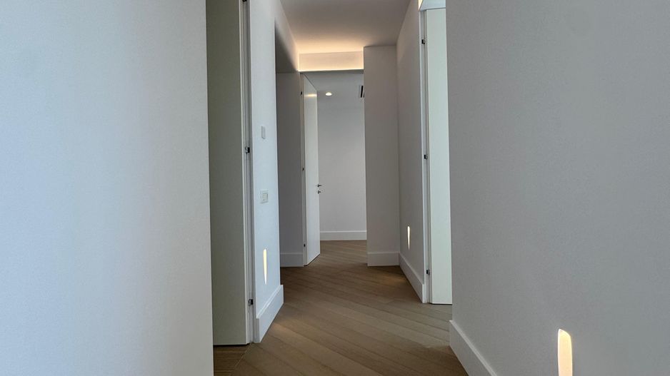 3 CAMERE || CORTINA 126 || EROUIANCU NICOLAE - Poză 10