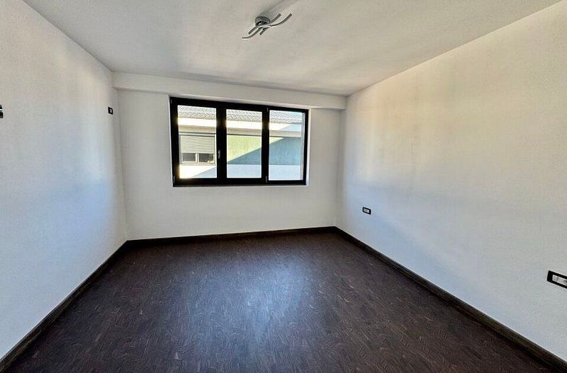 Vila cu bucatarie inclusa -otopeni central - Poză 18