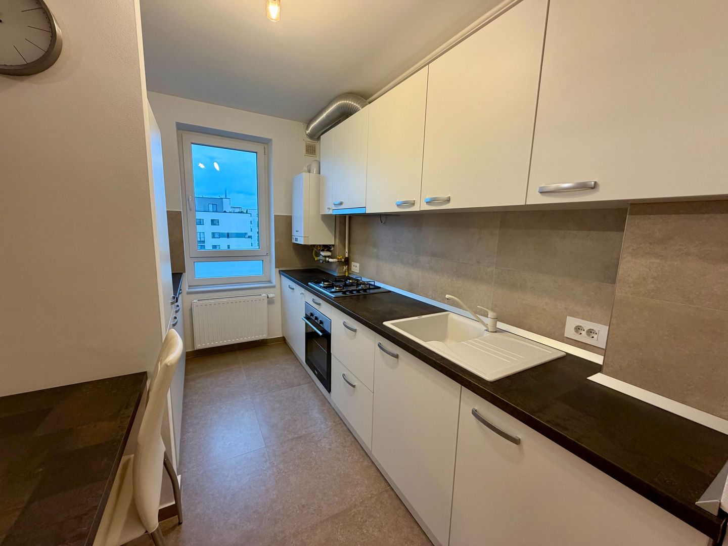 Apartament 2 camere Kasper cu vedere la pietonala - Poză 3