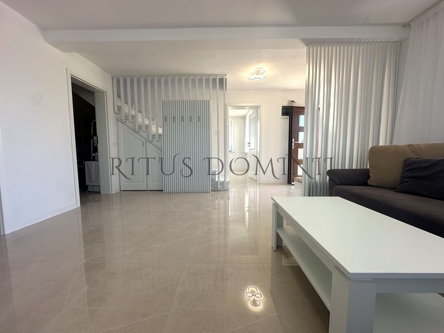 Vila cu 5 camere la Prima Închiriere, Sânmartin, 140mp - Poză 1