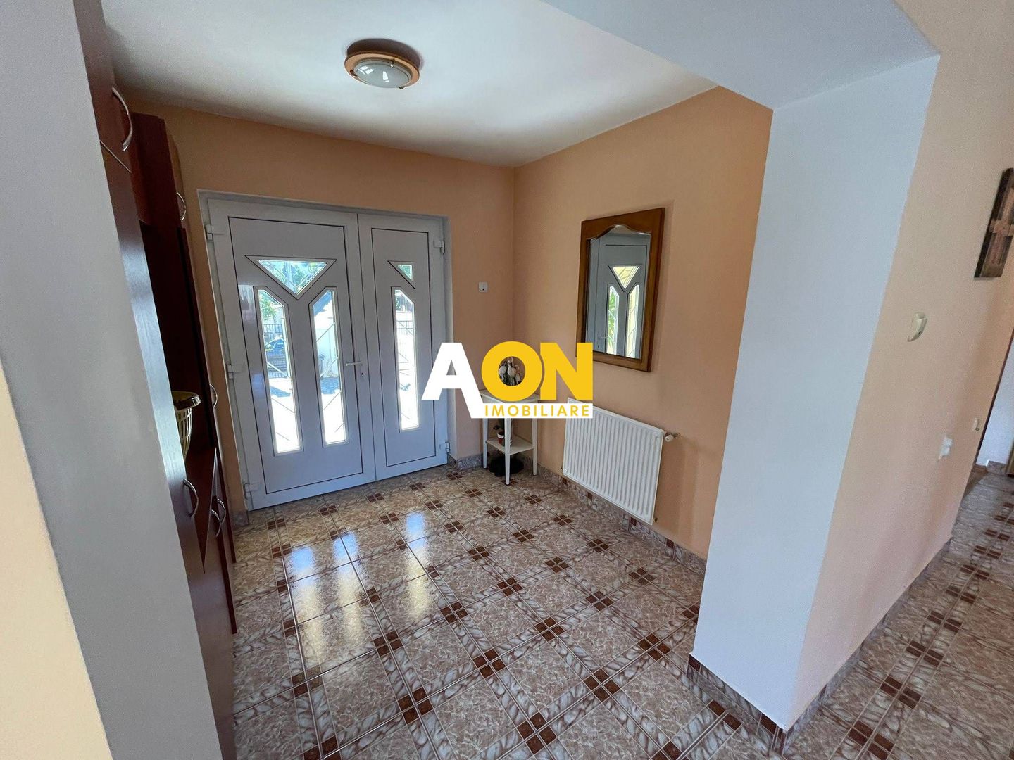 Casă cu 6 camere, teren 912 mp, garaj dublu, în zona Cetate-Schit - Poză 3