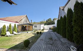 Casă individuală mobilata , teren 349 mp, pivnita - Mohu - Poză 3