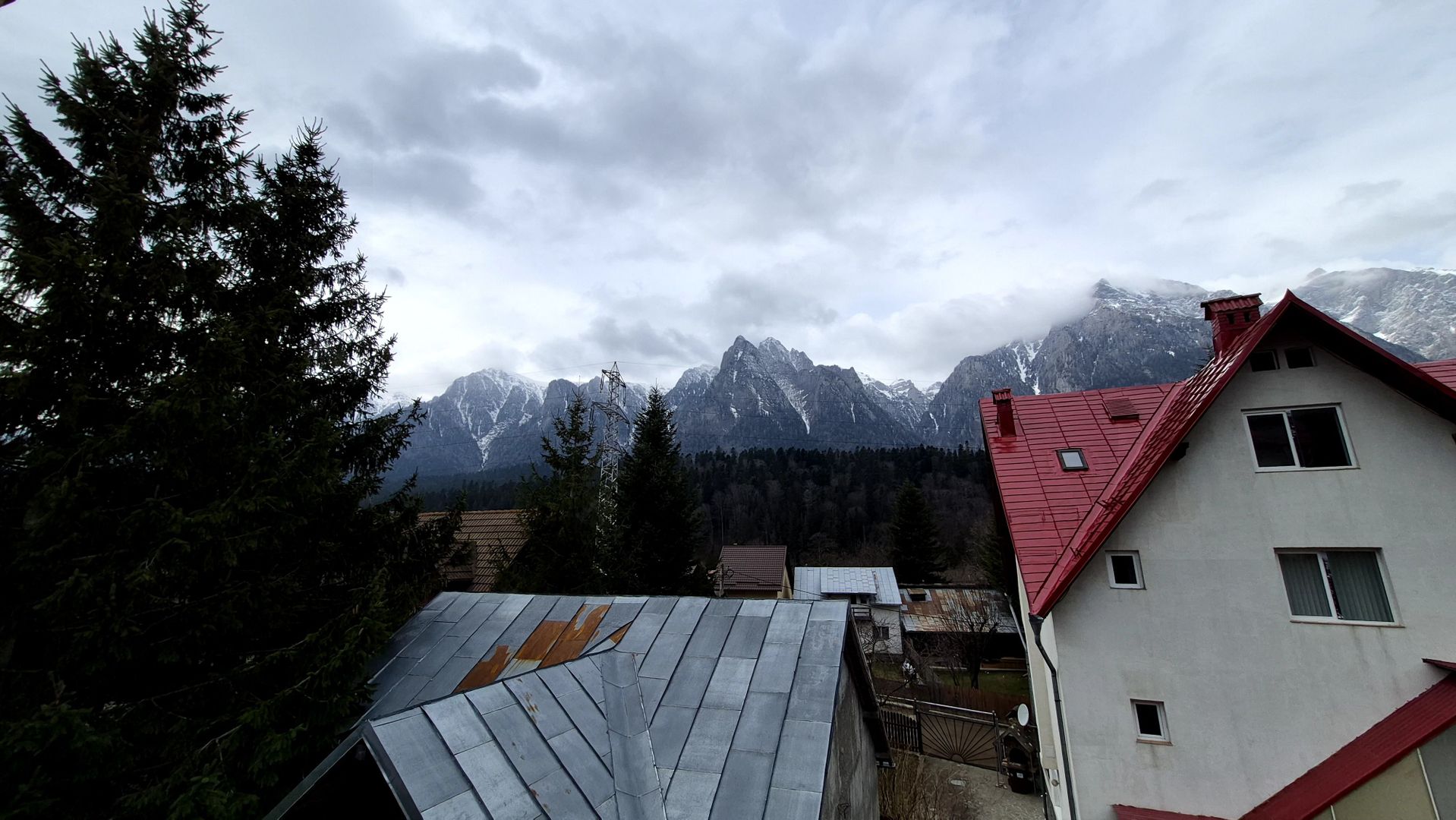 Apartament cu 2 camere 65,10 mp + 30 mp pod - vedere la muntii Caraiman Busteni - Poză 14