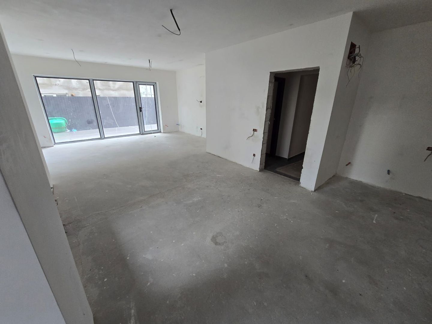 Apartament  cu 2 camere 49,35 mp + 21,35 mp terasele + loc de parcare - Busteni - Poză 3