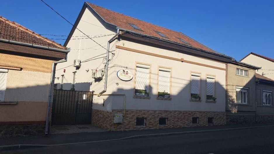 Casa in centrul orasului S+P+M Piata Mare - Poză 1
