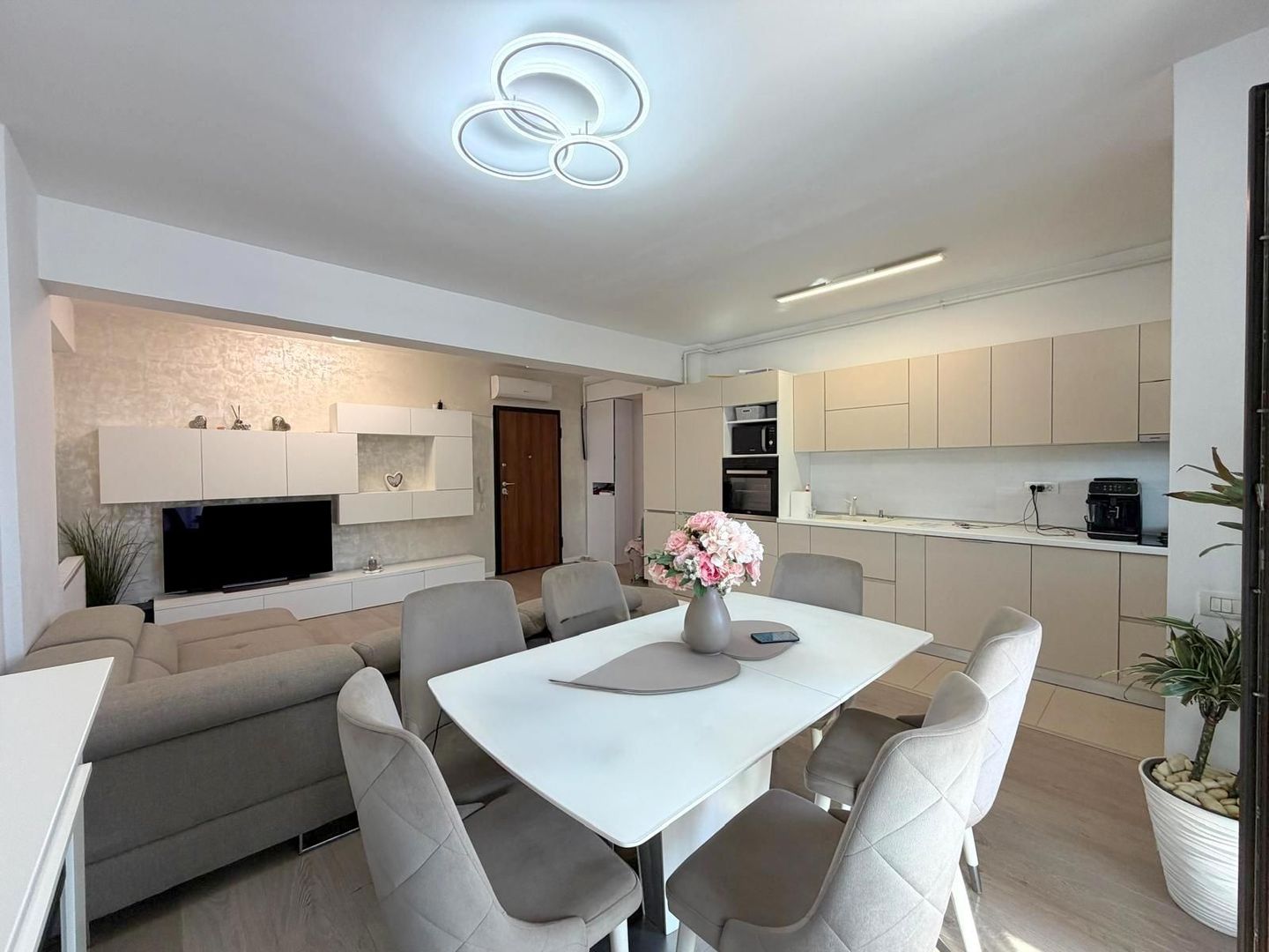 Apartament cu 3 camere si gradina proprie de 75mp Sisesti - Poză 2