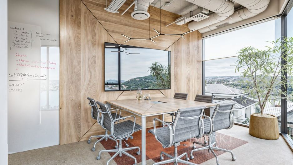 Spatiu servicii in cladire de birouri 440 m2 finisat la CHEIE,  Europa - Poză 17