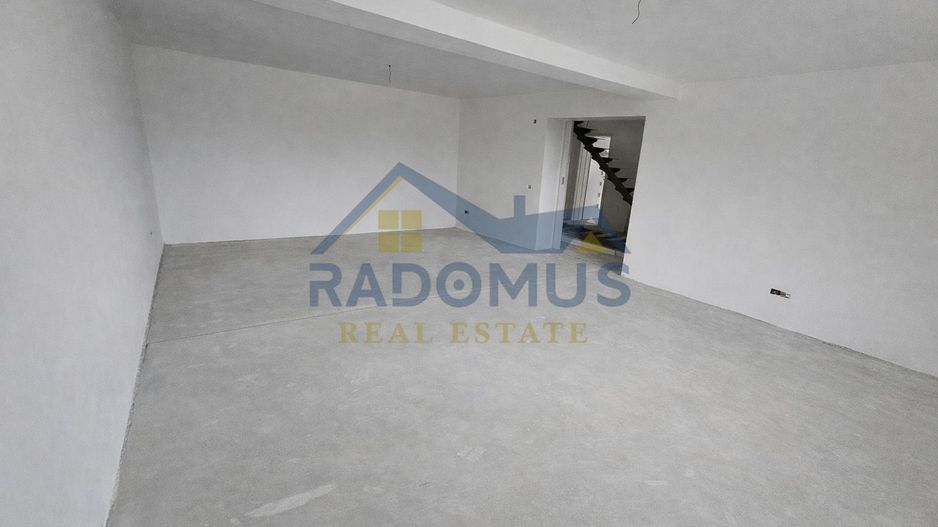 Vila Tătărani - 280 mp utili - 500 mp Teren - 8 Camere + 4 Băi - Poză 5