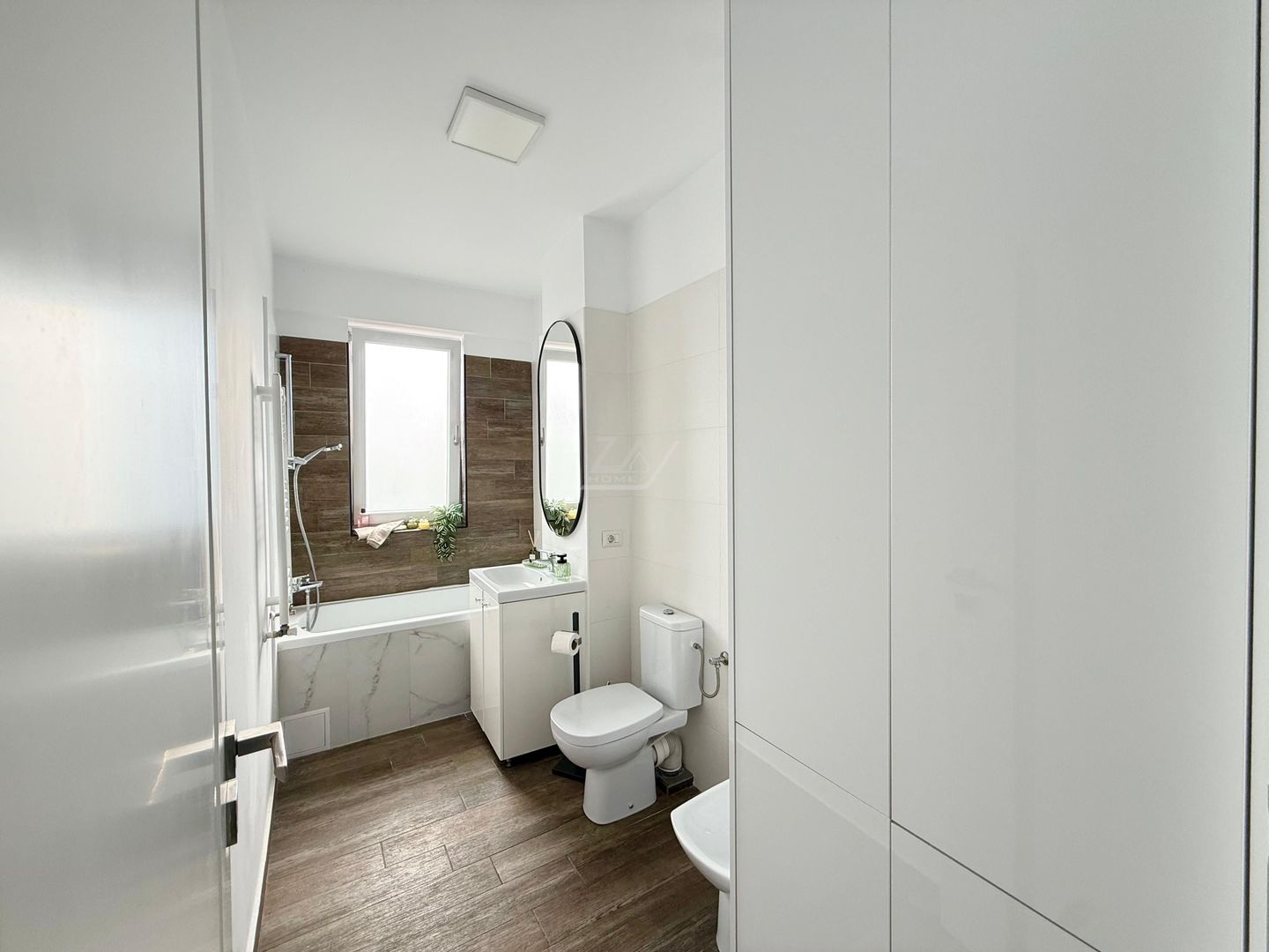 Vis a vis de Esso. Lift. Mijloc transport in fata. Loc de parcare. - Poză 10