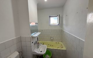 Garsonieră 27 mp cu balcon - etaj 2 - nemobilata -bloc an 1980 - Poză 8