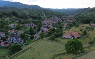 Casă tradițională sat Poarta, comuna Bran teren 4000 mp - Poză 4
