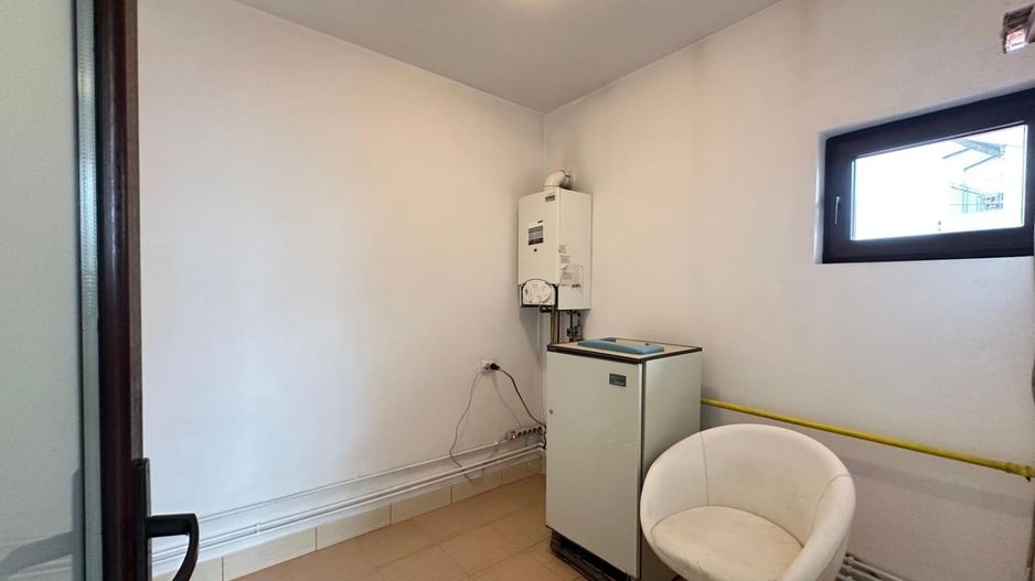 Casă complet renovată cu 4 camere și garaj generos Băneasa, Sector 1 - Poză 20