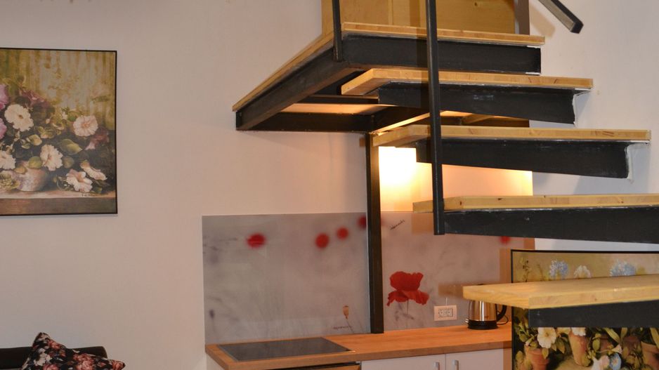 Studiou langa medicina cu scara interioara - Poză 17