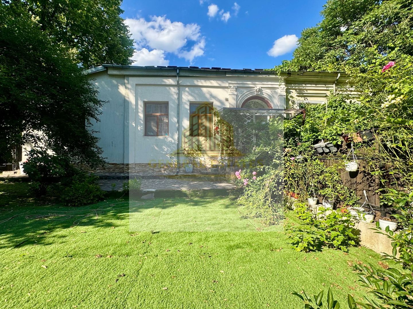 Spre Vânzare Proprietate remarcabilă cu 6 camere în inima Iașului ! - Poză 6