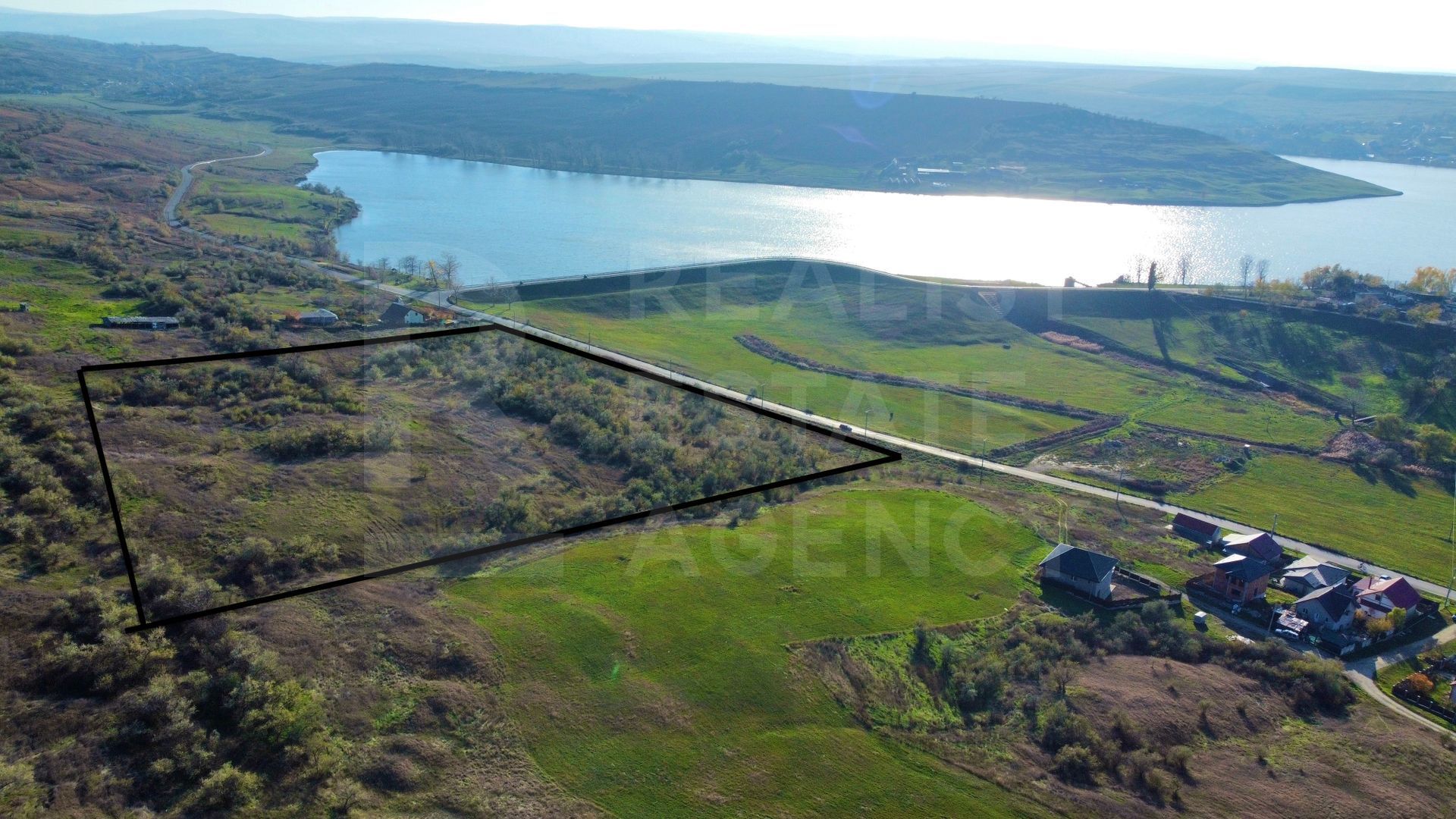 Vânzare, teren extravilan, amplasare excelentă, Iași - Poză 1