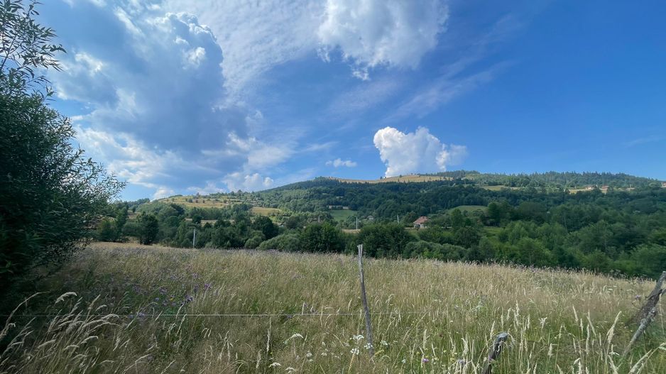 Teren intravilan I Loc deosebit, inconjurat de padure I Vladeasa - Poză 1