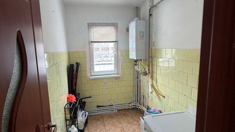 Vanzare apartament cu 4 camere in Micro 39b( k-uri), etaj 1, - Poză 14