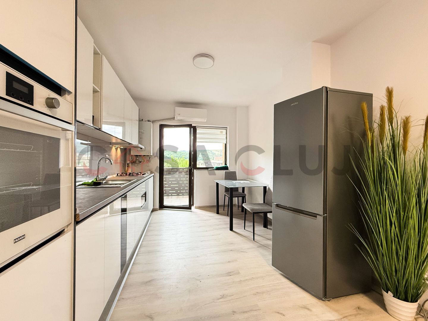 Apartament pe 2 niveluri, 2 dormitoare si 2 bai, Stejarului - Poză 2