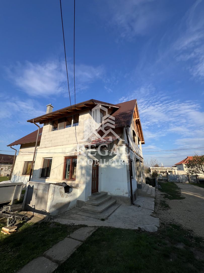 Casă spațioasă de vânzare în Ruși – pentru locuință sau investitie - Poză 2