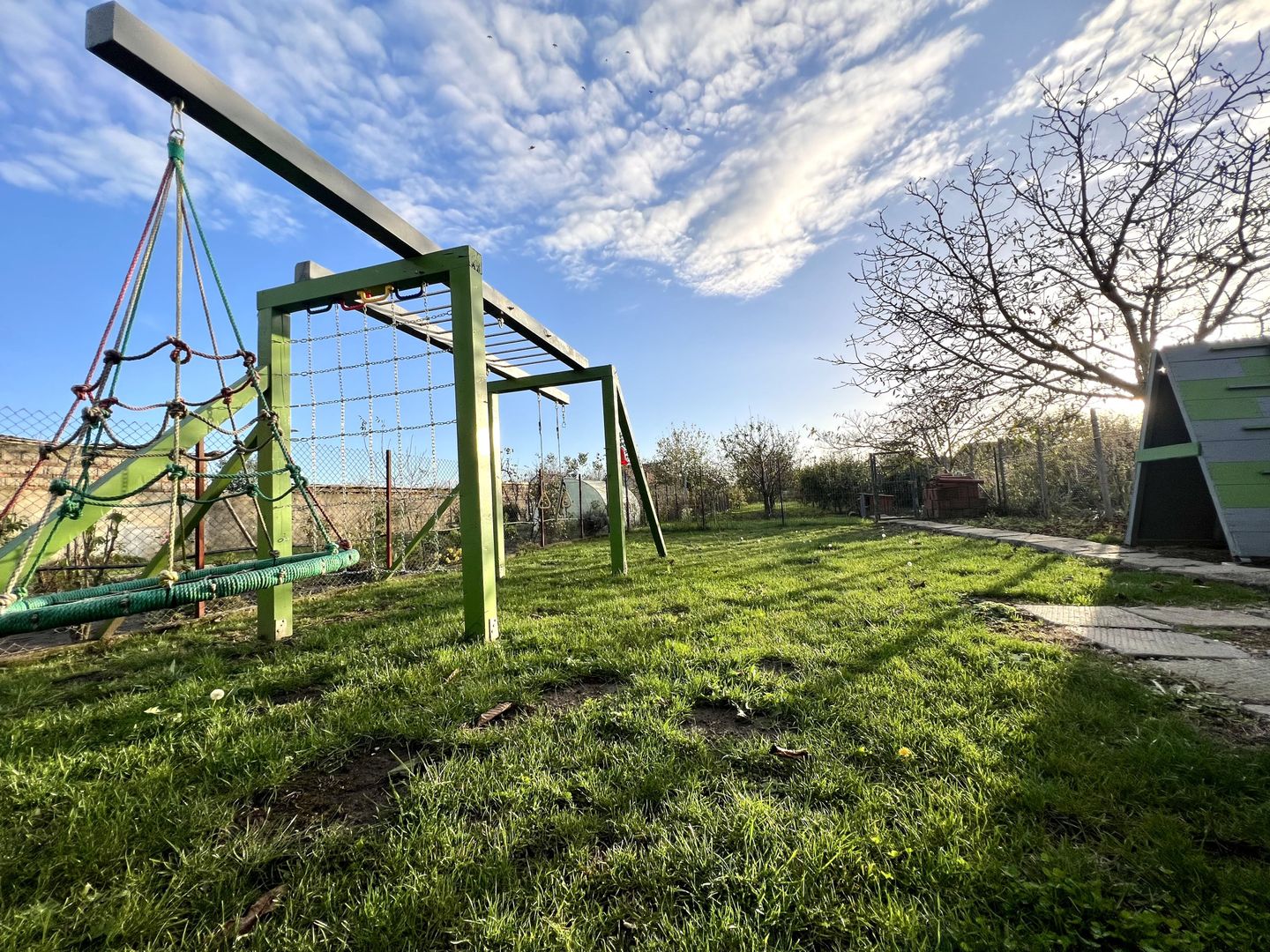 CASA CU TEREN GENEROS - Poză 1