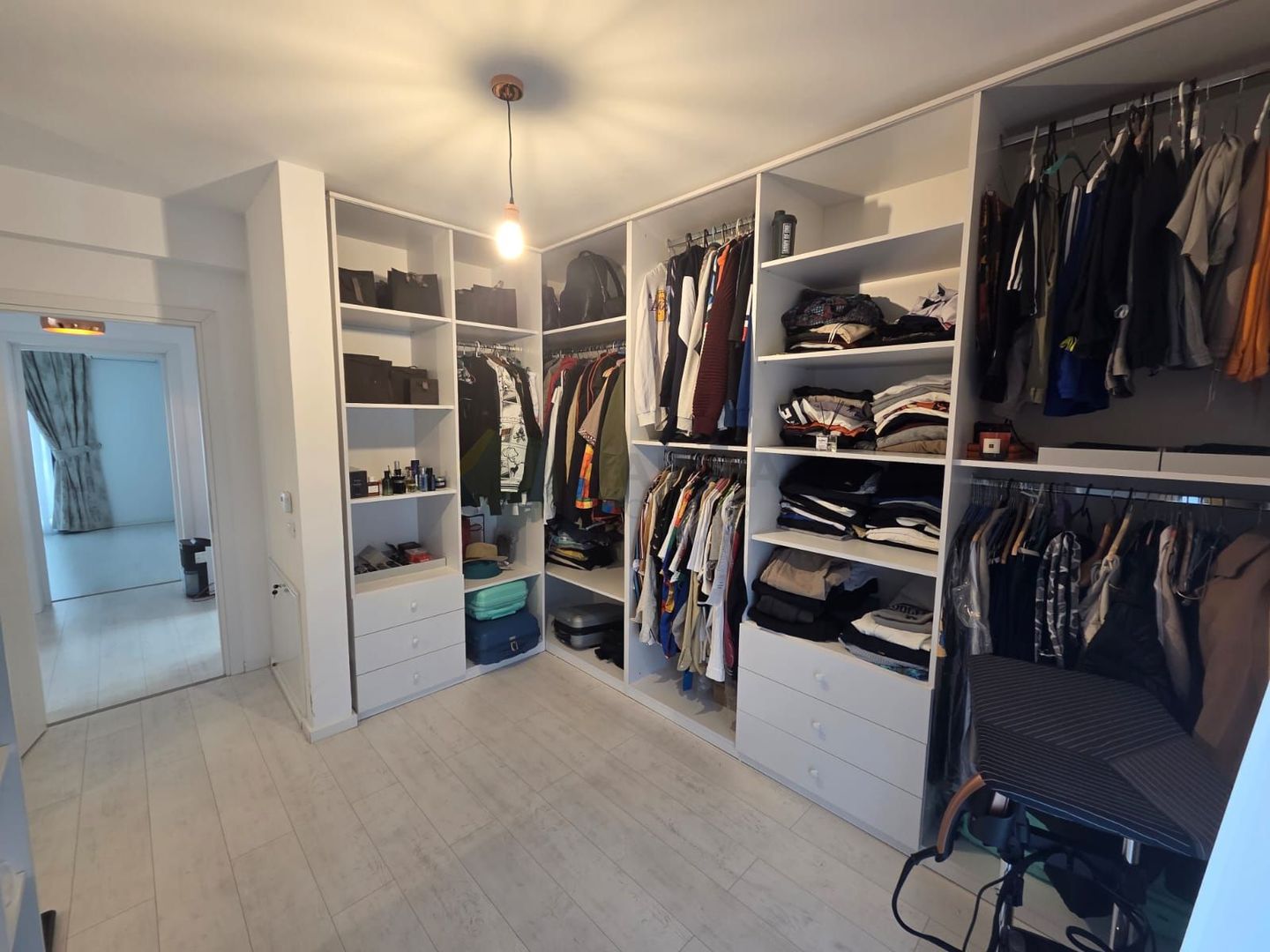 Vilă  cu mansardă, piscină și design modern – Tunari - Poză 20