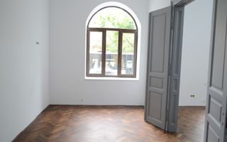 Apartament renovat in cladire interbelica, zona centrala - Poză 6