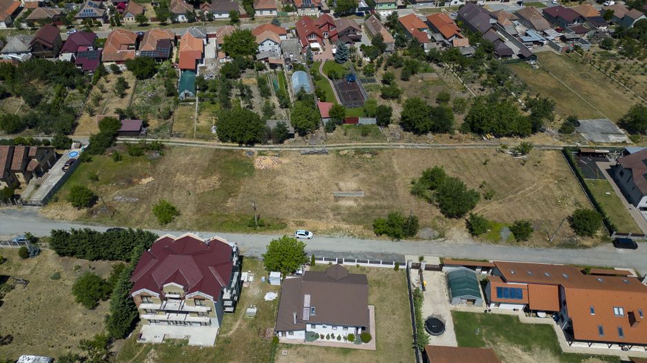 Loc de casă în Sânleani 414 mp - Poză 2