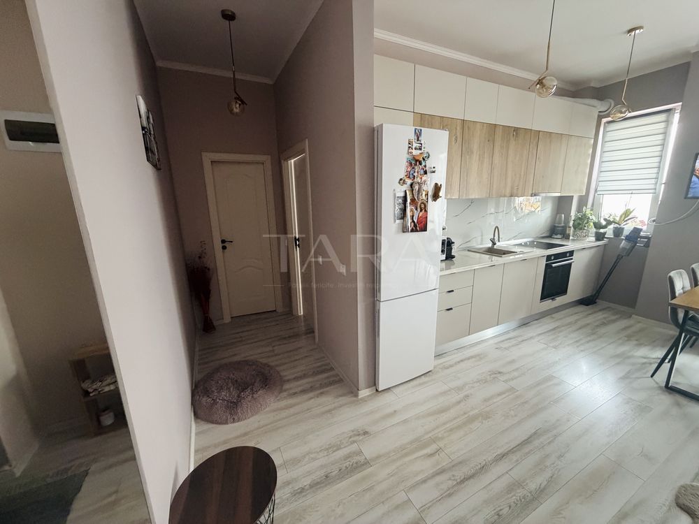 De vânzare apartament modern cu 2 camere și balcon generos – Zona VIVO - Poză 3