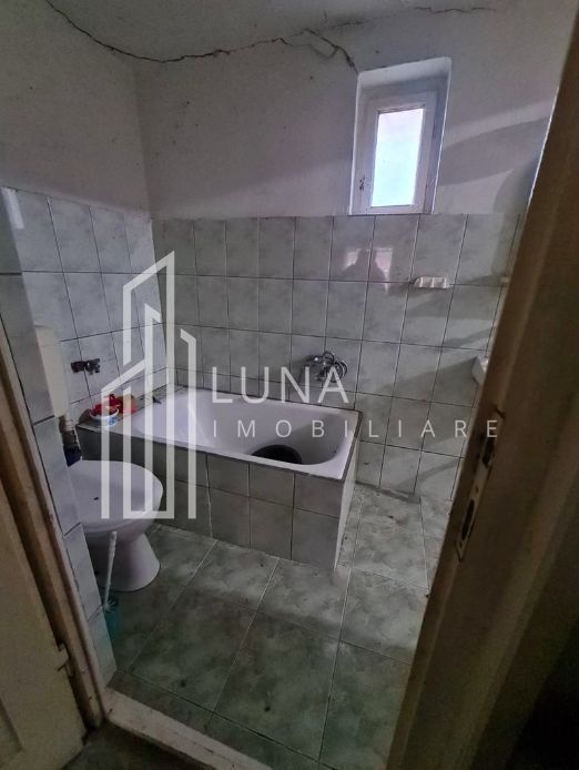 Casă cu teren de 1.000 m² – utilități complete, ideală pentru renovare - Poză 3