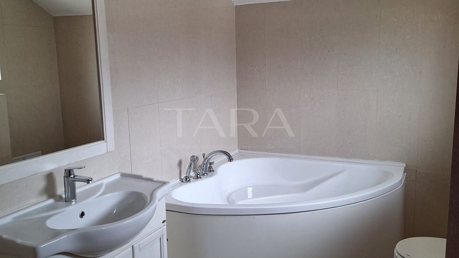 Casa deosebită în Europa – stil clasic, terase și grădină amenajata - Poză 15