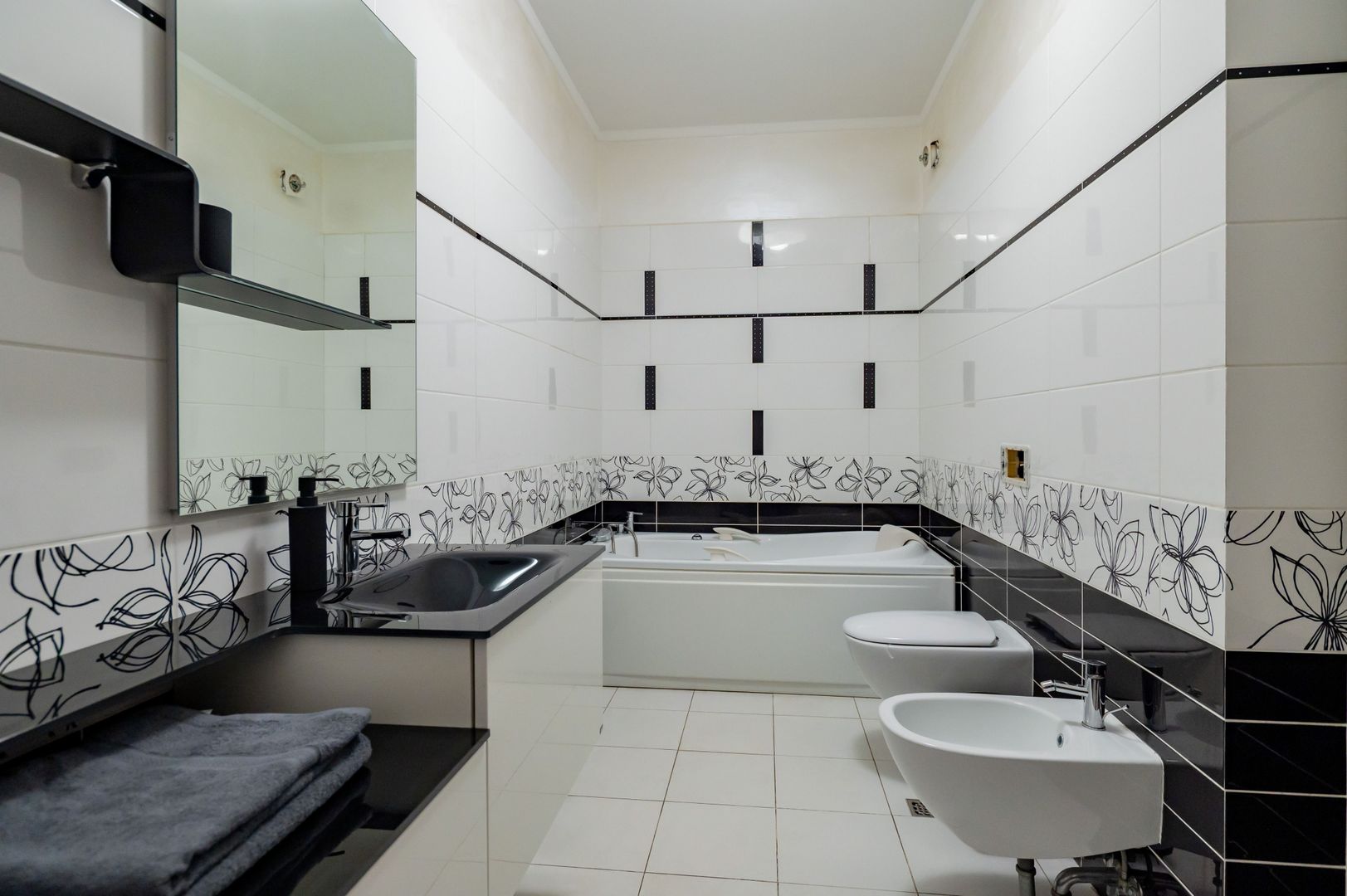 3 camere | 95 mp + terasă 20 mp | Vedere frontală lac | Mamaia-Cazino - Poză 18