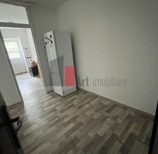 GARSONIERA  SEBASTIAN- MOTOC - Poză 4