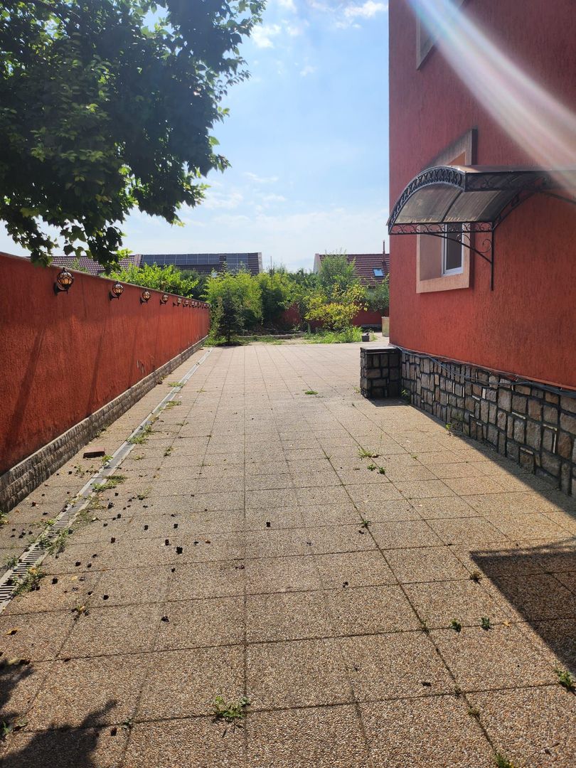 PIPERA/VOLUNTARI  Vilă 3 Nivele Curte & Locuri de Parcare - Gata de Rebranding! - Poză 9