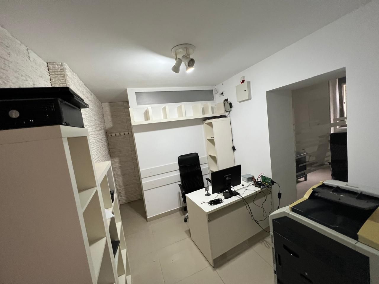 Apartament 3 camere, garaj si boxa - zona Centrala-Prefectura - Poză 27