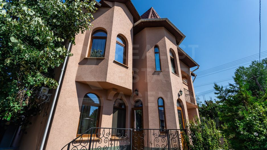 Chirie, casă, 5 camere, str. Zamolxe, Râșcani - Poză 1