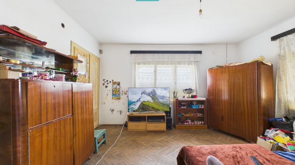 Casă cu teren de 1800 mp, în Buteni, Arad - Poză 8