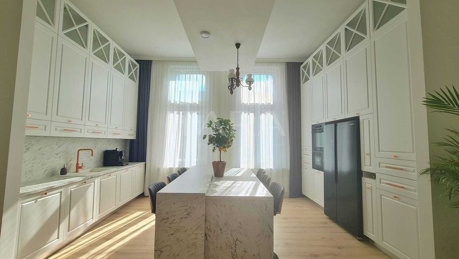 Apartament deosebit cu 3 camere, Ultracentral - Poză 2