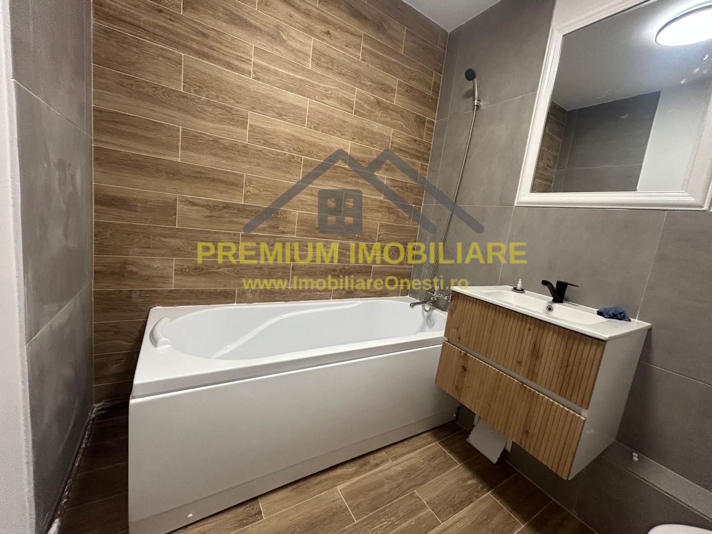 Apartament 3 camere  2 băi | renovat 2025 | parcare - Poză 1