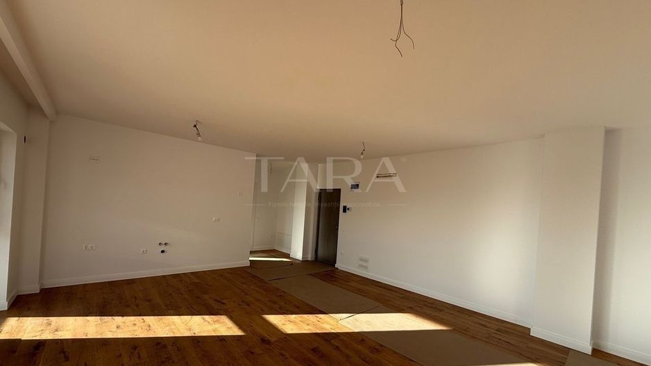 Apartament 3 camere finisat, cu CF. - Poză 1