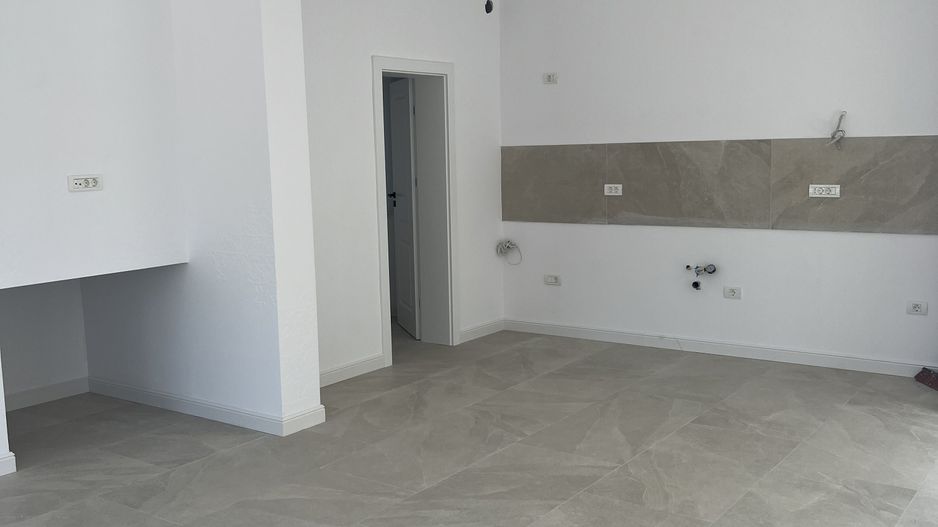 Jumătate de duplex premium, 120 mp utili, teren 256 mp, garaj și 3 dor - Poză 14