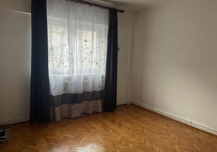 Vand apartament 4 camere in Satu Mare - Poză 1