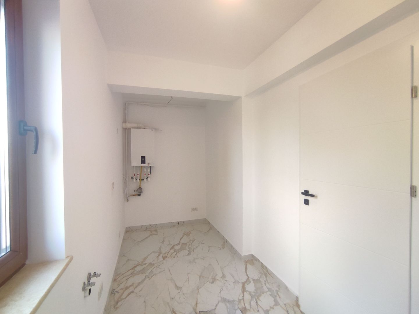 Garsoniera noua de vanzare la 5 minute de metrou laminorului - Poză 9