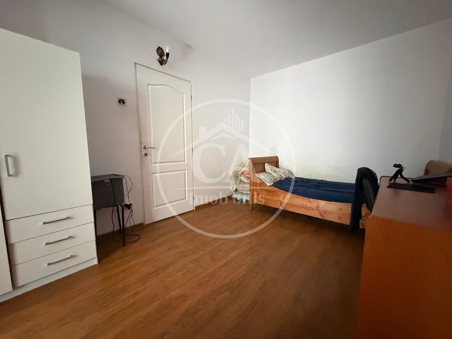 Apartament de vânzare cu 4 camere în zona Decebal, Oradea - Poză 3