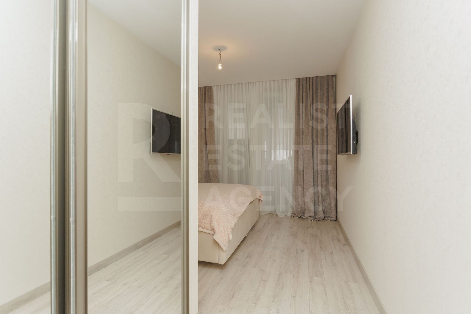 Vânzare 3 dormitoare separate, living generos și debara la etaj CADOU - Poză 10