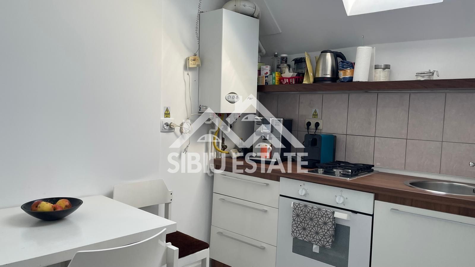 Apartament 2 camere la casă cu pod+curte in  Șelimbăr-Zona Brana - Poză 8
