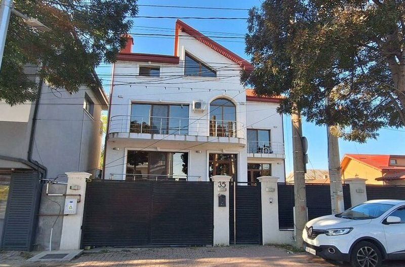 Casă / Vilă cu 8 camere de vânzare - Poză 1