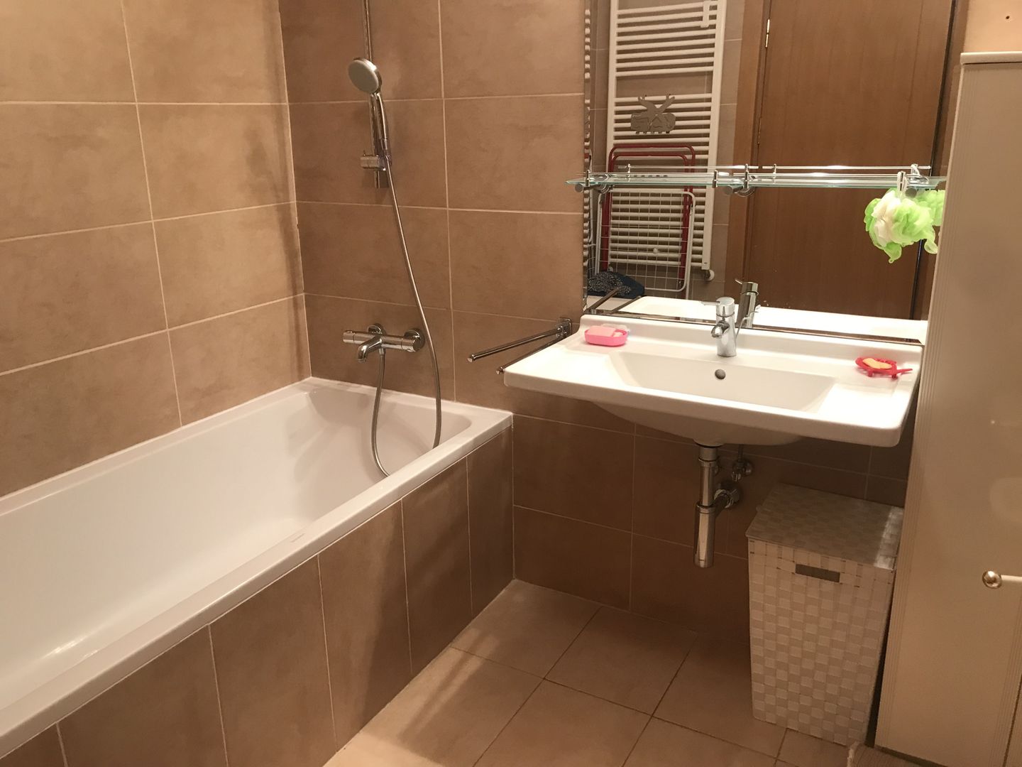 Apartament generos 3 camere - Poză 15