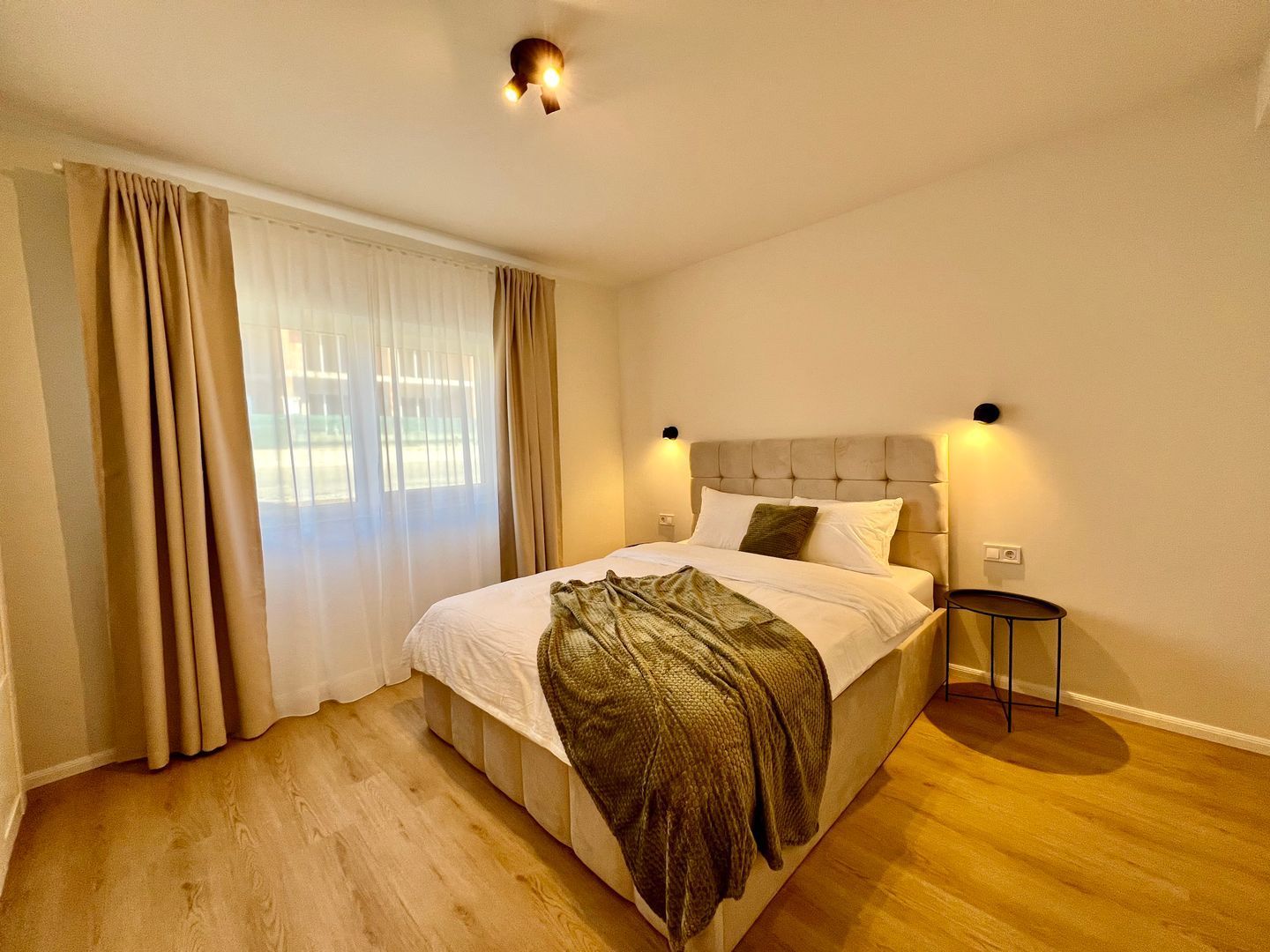Apartament cu 3 camere, decomandat, mobilat și utilat - întabulat - Poză 2