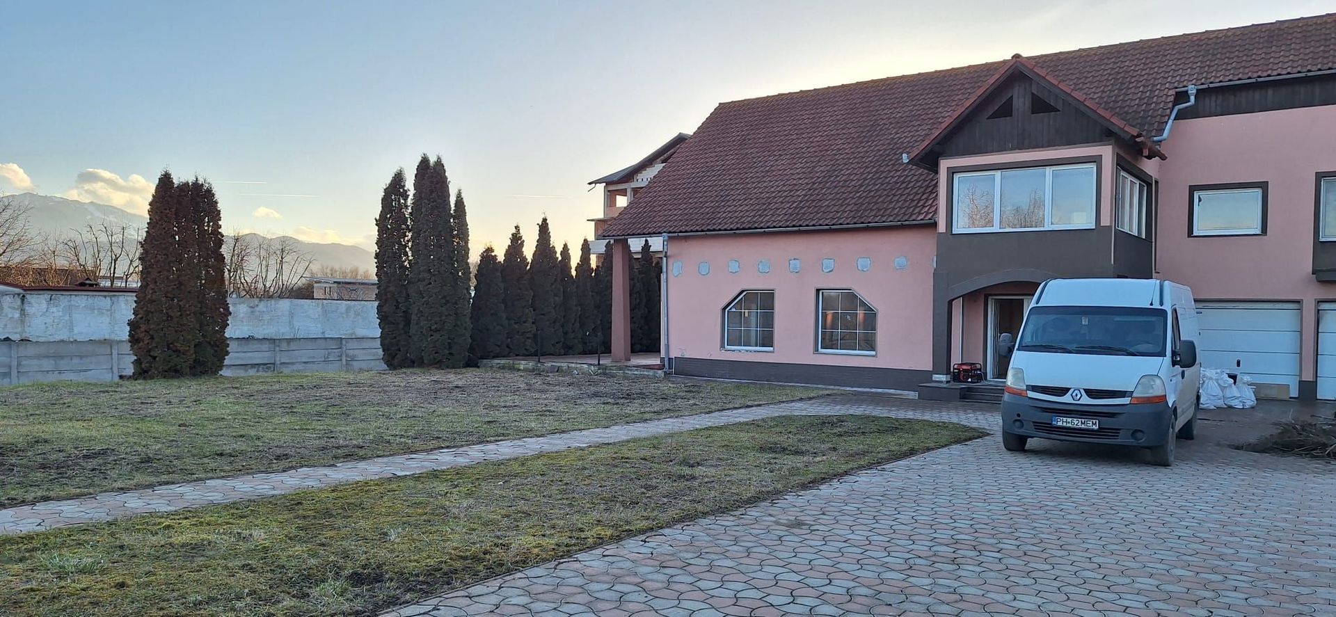 Casa singur in curte curte spatioasa zona Bartolomeu/Stupini - Poză 2