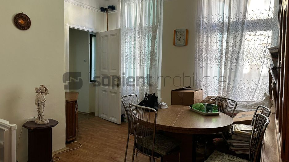 Apartament la casa cu 4 camere si acces auto, ultracentral - Poză 4
